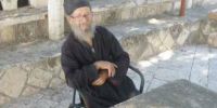 90χρονος μοναχός,  ζεί «παρέα» με έναν… σεισμογράφο!