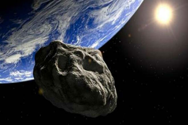 You are currently viewing Αστεροειδής σε τρελή πορεία πλησιάζει τη Γη σε απόσταση αναπνοής -Δείτε ζωντανά την φοβερή «διαδρομή»