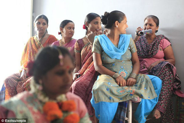 Μήτρες προς ενοικίαση -Απελπισμένες Ινδές γεννούν μωρά για πλούσιους αλλοδαπούς εικόνες