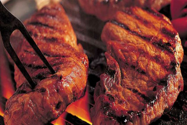 You are currently viewing Ο Ελληνας καταναλώνει 100 κιλά κρέας το χρόνο και «τρώει» τους κρεατοφάγους Αμερικανούς -Στην έβδομη θέση παγκοσμίως