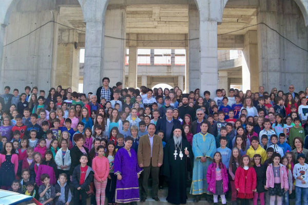 You are currently viewing Εκατοντάδες παιδιά εκκλησιάσθηκαν στον Ι.Ν. της Του Θεού Σοφίας Λαρίσης