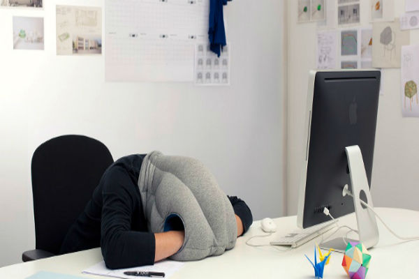 You are currently viewing «Είναι καλό να σε παίρνει ο ύπνος στη δουλειά. Όχι ντροπή». Το έλεγε κι ο Τσόρτσιλ. Το άρθρο που αλλάζει τα δεδομένα
