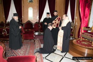 Ο Πατριάρχης Ιεροσολύμων αποκατέστησε μοναχό στην Ιερωσύνη