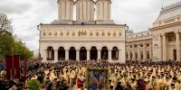 Λιτανεία με χιλιάδες πιστούς και 700 Ιερείς