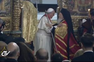 Η λαμπρή υποδοχή του Πάπα Φραγκίσκου στο Οικουμενικό Πατριαρχείο (VIDEO)