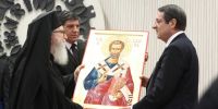 Το δώρο του Πατριάρχη Κύπρου στον Πρόεδρο πριν την εγχείρηση