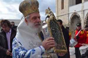 Σύρου: ”Η Παναγία άνοιξε τον φεγγίτη του ουρανού στη γη”