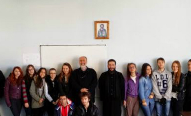 You are currently viewing Το έχουμε χάσει εντελώς: Στην Καλαμάτα άρχισαν να  διδάσκονται μαθητές για την ειρηνική συνύπαρξη Χριστιανών και Μουσουλμάνων!!