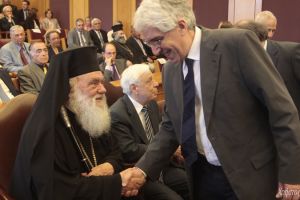 Ο Ν.Παρασκευόπουλος υπεραμύνεται του συμφώνου και δηλώνει οτι η Πολιτεία οφείλει να σέβεται την επιλογή των ανθρώπων, πιστών ή όχι Η απάντηση του Υπουργού Δικαιοσύνης στον Αρχιεπίσκοπο Ιερώνυμο