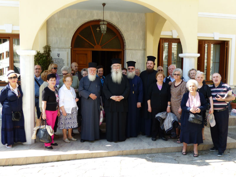 You are currently viewing Στην ιστορική  Μητρόπολη Καστορίας προσκυνητές από την Αγία Σοφία Ψυχικού υπό τον δραστήριο Αρχιμ. Ιωαννίκιο Κουλιανόπουλο και τον σεβαστό- εμβληματικό Αρχιμ.Νεκτάριο Τσολίδη