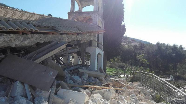 You are currently viewing Η Μητρόπολη Λευκάδος κοντά στο λαό μετά τον σεισμό που έπληξε το νησί