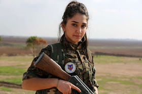 Με το Σταυρό στο στήθος πολεμούν τα κορίτσια στη Συρία!!