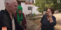 Συγκλονίζουν οι ελληνες ηλικιωμένοι που ανοίγουν το σπίτι τους σε πρόσφυγες για ένα μπάνιο