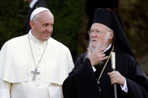 Ο Πάπας Φραγκίσκος θα επισκεφθεί  τη Λέσβο. Θα τον υποδεχθούν ο Οικουμενικός Πατριάρχης Βαρθολομαίος και ο Αρχιεπίσκοπος Ιερώνυμος.