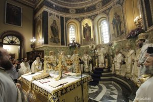 H πρώτη Θεία Λειτουργία στον ανακαινισμένο Καθεδρικό Ναό της Αθήνας