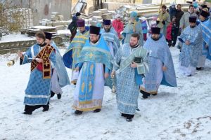 Λιτανεία στον Ι.Ν. Αγ. Σκέπης, σε χιονισμένο χωριό της Λευκορωσίας