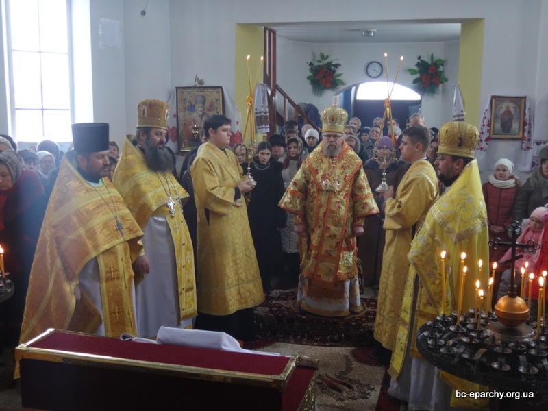 Εορτασμός των Τριών Ιεραρχών σε μικρό χωριό της Ουκρανίας.