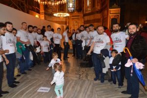 Την απαγόρευση εισόδου στην Αγιά Σοφιά με παπούτσια ζητούν οι Τούρκοι