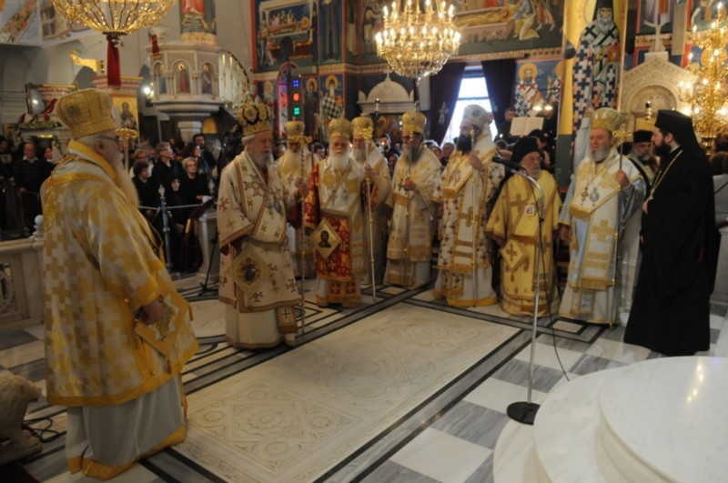 Το Πολυαρχιερατικό Συλλείτουργο και η Λιτάνευση του Ι. Σκηνώματος του Οσίου Ιωάννη του Ρώσου στην Ι.Μ. Χαλκίδος