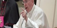 Ιερείς κατηγορούν τον Πάπα για αίρεση