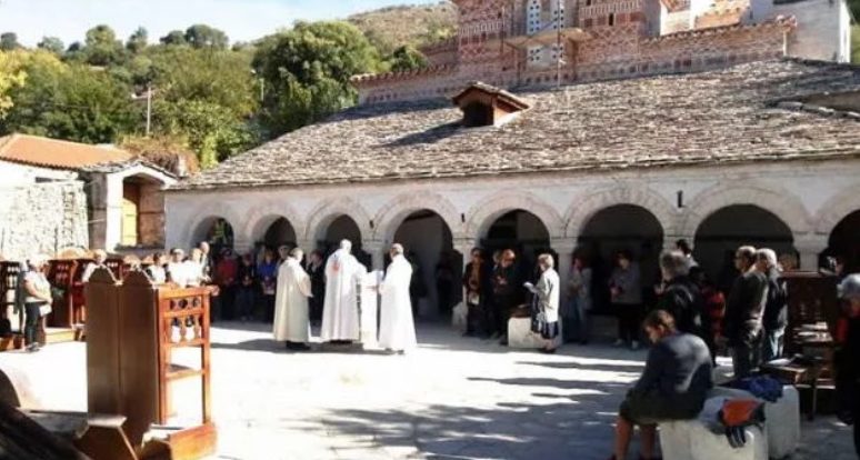You are currently viewing Αίσχος !!Το αλβανικό Υπουργείο Πολιτισμού παρέδωσε ορθόδοξο Ναό σε καθολικούς ιερωμένους!