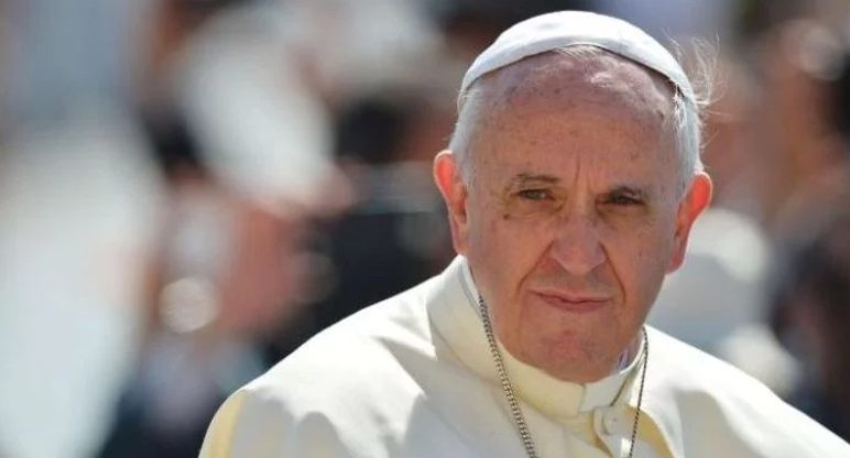 You are currently viewing Ο Πάπας Φραγκίσκος αντίθετος στην αλλαγή φύλου