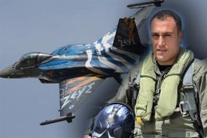 Λουκάς Θεοχαρόπουλος: Αυτός είναι ο πιλότος που έκανε όλους τους Έλληνες να σηκώσουν το κεφάλι ψηλά