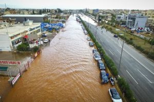 Η χθεσινή Θεομηνία στην Αττική  δίνει την ευκαιρία στην Εκκλησία να δείξει  την αξία  και τη δύναμή της! Γιατί αργεί;