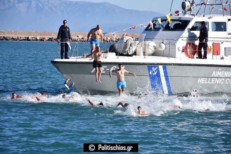 You are currently viewing Θεοφάνεια στο λιμάνι της Χίου με 19 κολυμβητές