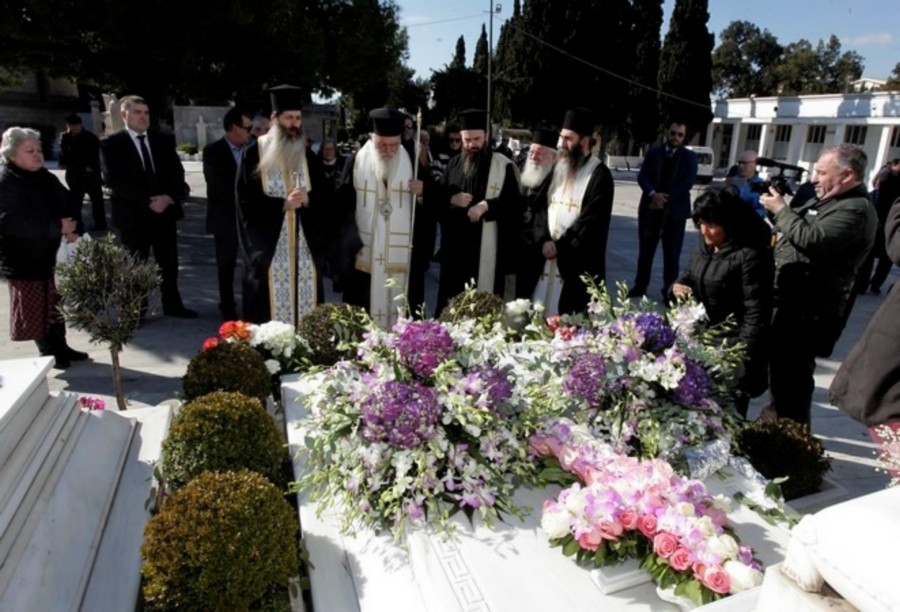 You are currently viewing Τρισάγιο στον τάφο του μακαριστού Αρχιεπισκόπου Χριστοδούλου τέλεσε ο Αθηνών Ιερώνυμος για τα δέκα χρόνια από την κοίμησή Του