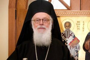 Το Δημοτικό Συμβούλιο Πειραιά αποφάσισε να τιμήσει τον Αρχιεπίσκοπο Αλβανίας Αναστάσιο