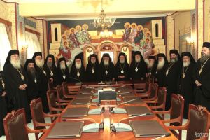 Η Εκκλησία της Ελλάδος με ανακοίνωσή της διαχωρίζει τη θέση της για τις φερόμενες αταξίες Ιεράρχη με .. τραβεστί!