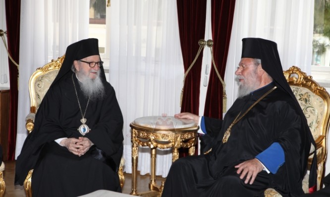 You are currently viewing Η Εκκλησία της Κύπρου τιμά τον Αρχιεπίσκοπο Αμερικής Δημήτριο.
