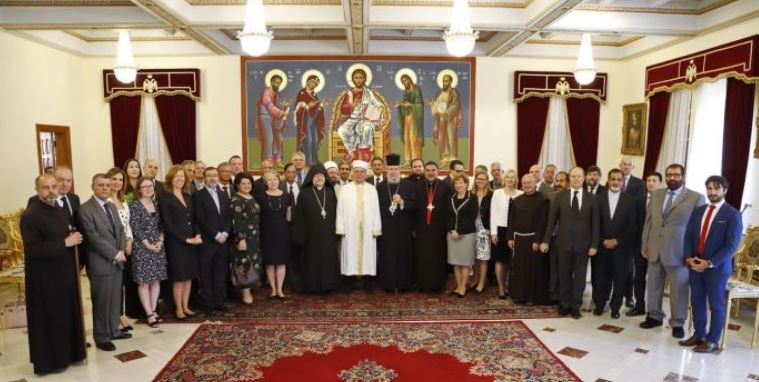 You are currently viewing Γεύμα του Αρχιεπισκόπου Κύπρου σε θρησκευτικούς ηγέτες του νησιού