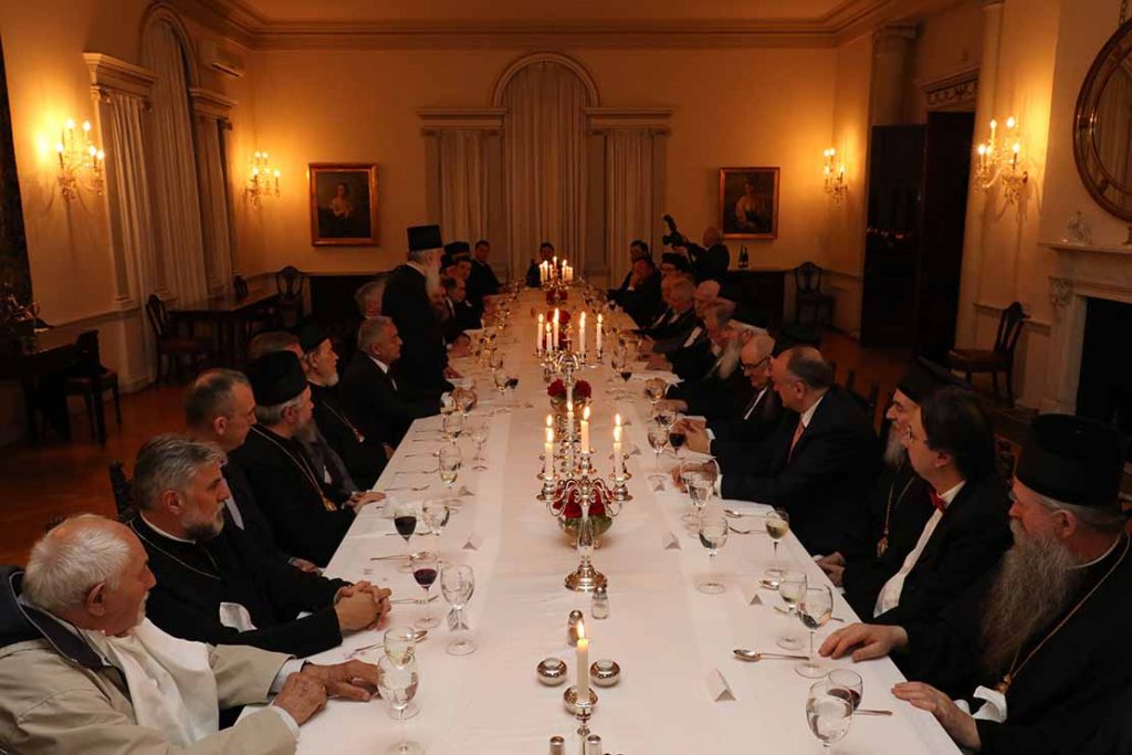 Ο Πρίγκιπας Αλέξανδρος Β' παρέθεσε δείπνο στην Ιερά Σύνοδο του Πατριαρχείου Σερβίας.