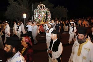 Λαμπρός ο εορτασμός των Αγίων Κωνσταντίνου και Ελένης στη Γλυφάδα