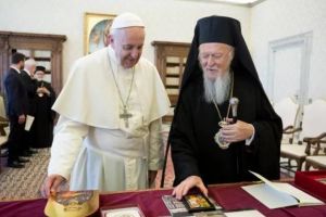 Ο Οικουμενικός Πατριάρχης Βαρθολομαίος συνάντησε τον Πάπα Φραγκίσκο στο Βατικανό