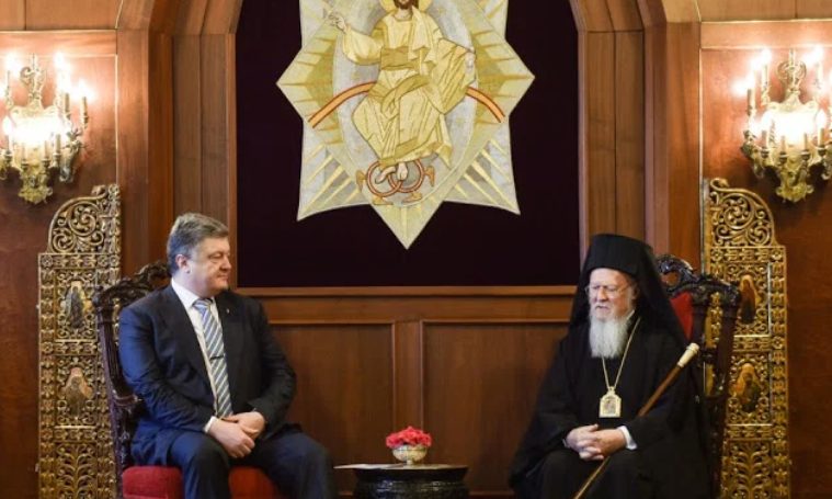 You are currently viewing Αφόρητες πιέσεις του Ποροσένκο για την Αυτοκεφαλία της Ουκρανικής Εκκλησίας
