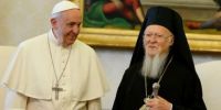 Ο Πάπας Φραγκίσκος ευχήθηκε στον Οικουμενικό Πατριάρχη για τα ονομαστήριά του