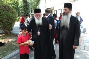 Το κεντρικό συσσίτιο της Αρχιεπισκοπής επισκέφθηκε ο Αρχιεπίσκοπος Ιερώνυμος μετά του Θεσπιών Συμεών