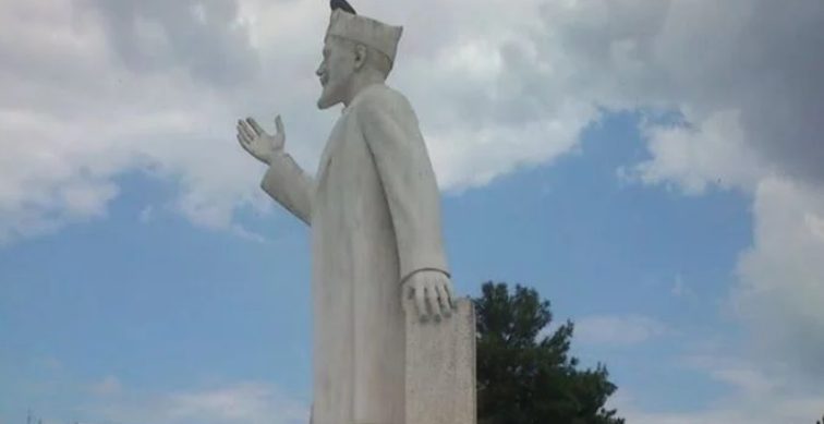 You are currently viewing Βεβήλωσαν το άγαλμα του Ελ.Βενιζέλου στο κέντρο της Θεσσαλονίκης