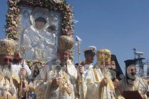 Ο εορτασμός της Παναγίας στην Εκατονταπυλιανή στην Πάρο
