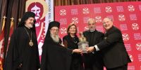 Το ζεύγος Καρλούτσου τιμήθηκε με το Αθηναγόρειο Βραβείο 2018, παρουσία του Αντιπροέδρου Μπάιντεν