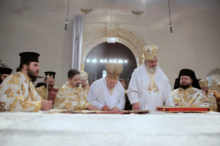 You are currently viewing Εγκαίνια του νέου Καθεδρικού Ναού στο Βουκουρέστι παρουσία του Οικουμενικού Πατριάρχη