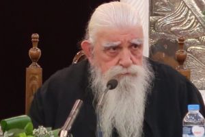 Ένας λενέντης Ιερεύς, ο π. Στέφανος Αναγνωστόπουλος, γράφει με πόνο ψυχής για τα σχέδια κατά του Ιερέων