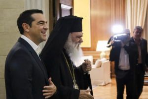 Ψάχνουν τη «χρυσή τομή» κυβέρνηση και εκκλησία – Στο «παιχνίδι» και ο Καμμένος