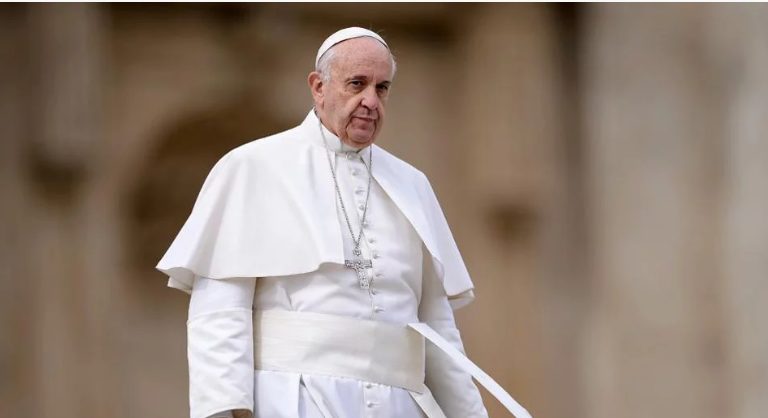 You are currently viewing Πάπας Φραγκίσκος προς εθνικιστές : «Μην κατηγορείτε τους μετανάστες για τα πάντα»