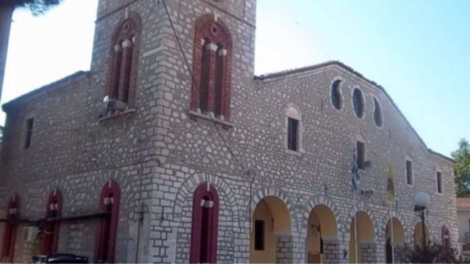 You are currently viewing Σκάνδαλο σε εκκλησία στον Τύρναβο: Άφαντος ο ιερέας- λείπουν εικόνες και 140.000 ευρώ!!