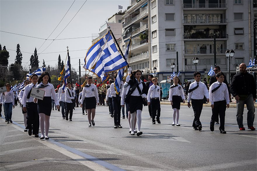 You are currently viewing Στην Περιφέρεια και στην κ. Δούρου, ρίχνει ο Υπ. Παιδείας την ευθύνη που δεν ακούστηκε  το «Μακεδονία ξακουστή»στην παρέλαση.