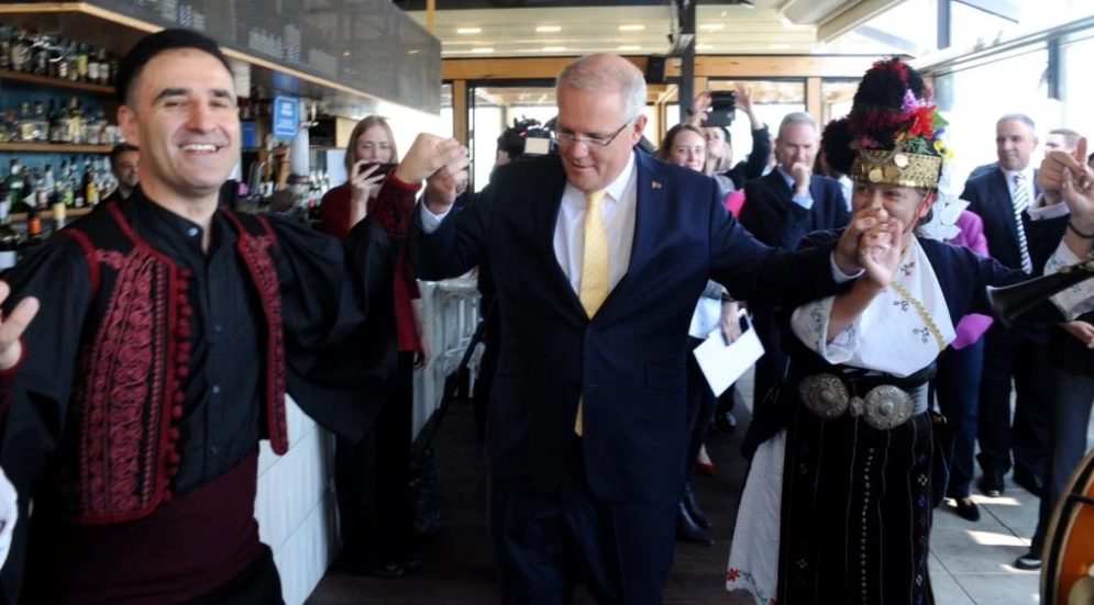 You are currently viewing Ο πρωθυπουργός της Αυστραλίας χόρεψε τσάμικο στην Ελληνική Κοινότητα Μελβούρνης